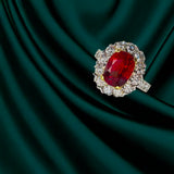 Platinum ring with 1 oval Burmese Ruby of 4.10 Ct