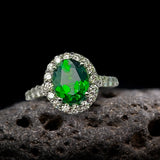 Platinum ring with 1 very fine oval Tsavorite